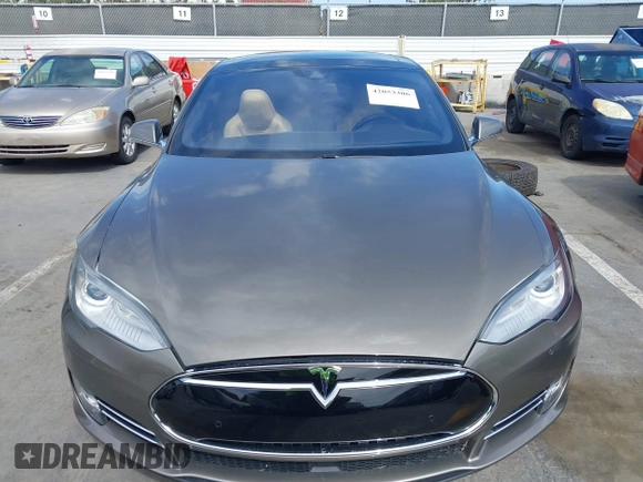 2015 Tesla Model S 85 with VIN 5YJSA1E14FF120455, listed as a IAAI auction lot 42053306 with 62,817 mi miles and . Bid and sale history available at DreamBid. Image 12.