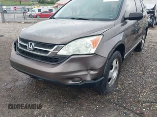 2010 Honda CR-V LX z VIN 5J6RE3H38AL000217, wystawiony jako IAAI lot #42051176 z przebiegiem 221 590 mil mil oraz . Historia ofert i sprzedaży dostępna na DreamBid. Obrazek 6.