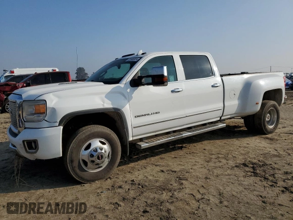 2015 GMC Sierra 3500HD Denali z VIN 1GT424E81FF659731, wystawiony jako Copart lot #83586924 z przebiegiem 182 534 mil mil oraz Szkoda całkowita • Salvage title. Historia ofert i sprzedaży dostępna na DreamBid. Obrazek 1.