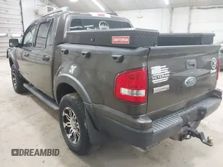 2008 Ford Explorer Sport Trac XLT z VIN 1FMEU51E48UB07991, wystawiony jako IAAI lot #42131000 z przebiegiem Nie podano mil oraz . Historia ofert i sprzedaży dostępna na DreamBid. Obrazek 3.