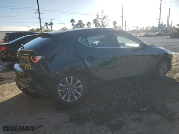 2022 Mazda Mazda3 Hatchback 2.5 S with VIN JM1BPAJL0N1514712, listed as a Copart auction lot 86026084 with 22,512 mi miles and Salvage Title. Bid and sale history available at carsss.com. Image 3.