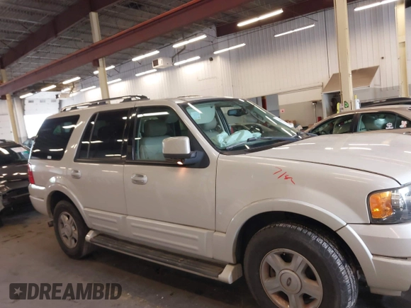 2005 Ford Expedition Limited with VIN 1FMFU20585LA92398, listed as a IAAI auction lot 40339627 with 154,554 mi miles. Bid and sale history available at carsss.com. Image 13.