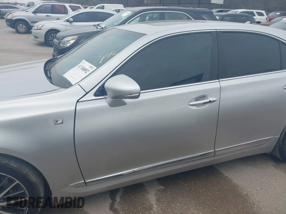 2013 Lexus LS 460 z VIN JTHCL5EF7D5017562, wystawiony jako IAAI lot #41740892 z przebiegiem 165 561 mil mil oraz . Historia ofert i sprzedaży dostępna na DreamBid. Obrazek 14.
