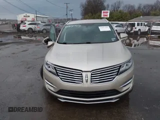 2017 Lincoln MKC Select z VIN 5LMCJ2C99HUL63006, wystawiony jako IAAI lot #41897413 z przebiegiem 76 202 mil mil oraz . Historia ofert i sprzedaży dostępna na DreamBid. Obrazek 12.