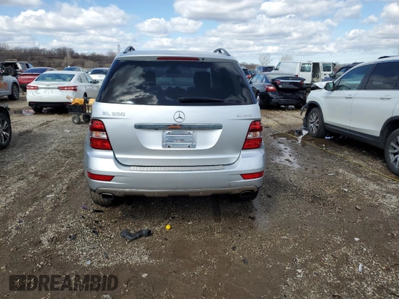 2009 Mercedes-Benz M 350 z VIN 4JGBB86E99A480725, wystawiony jako Copart lot #49236245 z przebiegiem 109 271 mil mil oraz Szkoda całkowita • Salvage title. Historia ofert i sprzedaży dostępna na DreamBid. Obrazek 6.