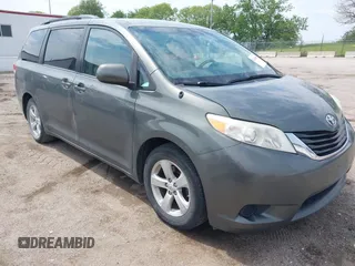 2012 Toyota Sienna LE AAS с VIN 5TDKK3DC2CS243111, выставлен на аукционе IAAI как лот 42436884 с пробегом 225 582 миль миль и . История ставок и продаж доступна на DreamBid. Изображение 1.