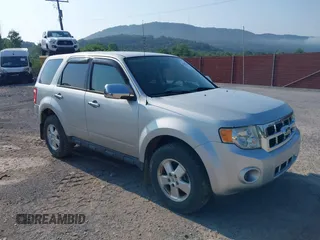 2012 Ford Escape XLS z VIN 1FMCU9C7XCKA27676, wystawiony jako IAAI lot #42832909 z przebiegiem 113 747 mil mil oraz . Historia ofert i sprzedaży dostępna na DreamBid. Obrazek 1.