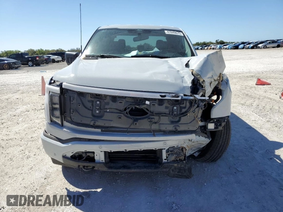 2024 Ford F-150 Lightning Flash z VIN 1FT6W3L70RWG11725, wystawiony jako Copart lot #47840675 z przebiegiem Nie podano mil oraz Szkody całkowita. Historia ofert i sprzedaży dostępna na DreamBid. Obrazek 5.