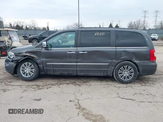 2015 Chrysler Town & Country Touring-L with VIN 2C4RC1CG4FR525588, listed as a IAAI auction lot 41696620 with 225,297 mi miles. Bid and sale history available at carsss.com. Image 14.