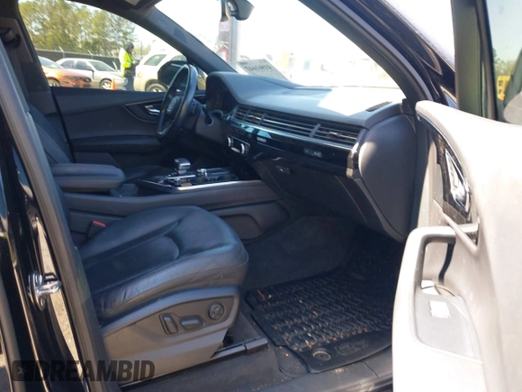 2017 Audi Q7 Prestige z VIN WA1VAAF77HD031953, wystawiony jako IAAI lot #41861647 z przebiegiem 71 335 mil mil oraz . Historia ofert i sprzedaży dostępna na DreamBid. Obrazek 5.