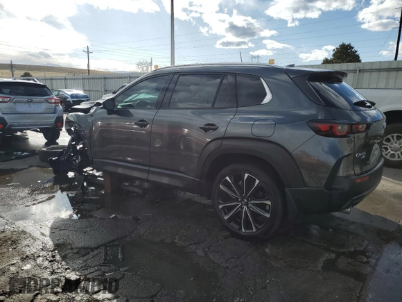 2024 Mazda CX-50 S Premium Plus z VIN 7MMVABEM6RN198254, wystawiony jako Copart lot #50001465 z przebiegiem 11 504 mil mil oraz Szkoda całkowita • Salvage title. Historia ofert i sprzedaży dostępna na DreamBid. Obrazek 2.