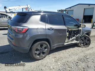 2020 Jeep Compass Latitude z VIN 3C4NJDBB2LT161837, wystawiony jako Copart lot #57730035 z przebiegiem 37 689 mil mil oraz Szkoda całkowita • Salvage title. Historia ofert i sprzedaży dostępna na DreamBid. Obrazek 3.
