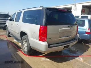 2007 GMC Yukon XL SLT with VIN 1GKFC16017J242173, listed as a IAAI auction lot 41641466 with 196,631 mi miles. Bid and sale history available at carsss.com. Image 3.