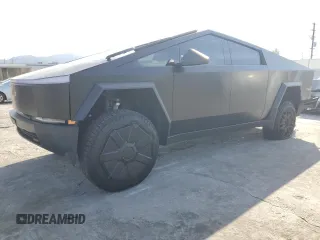 2024 Tesla Cybertruck z VIN 7G2CEHED1RA050360, wystawiony jako Copart lot #50245885 z przebiegiem Nie podano mil oraz Szkody całkowita. Historia ofert i sprzedaży dostępna na DreamBid. Obrazek 1.