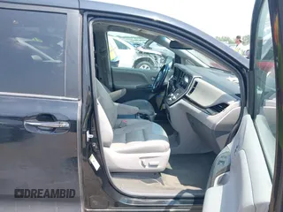 2016 Toyota Sienna XLE z VIN 5TDYK3DC5GS703586, wystawiony jako IAAI lot #42323587 z przebiegiem 127 640 mil mil oraz . Historia ofert i sprzedaży dostępna na DreamBid. Obrazek 5.