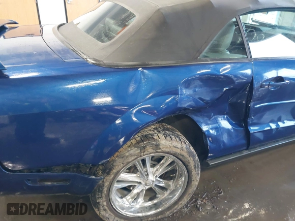 2006 Ford Mustang Standard with VIN 1ZVFT84N365217671, listed as a IAAI auction lot 41633515 with 80,637 mi miles and . Bid and sale history available at DreamBid. Image 6.