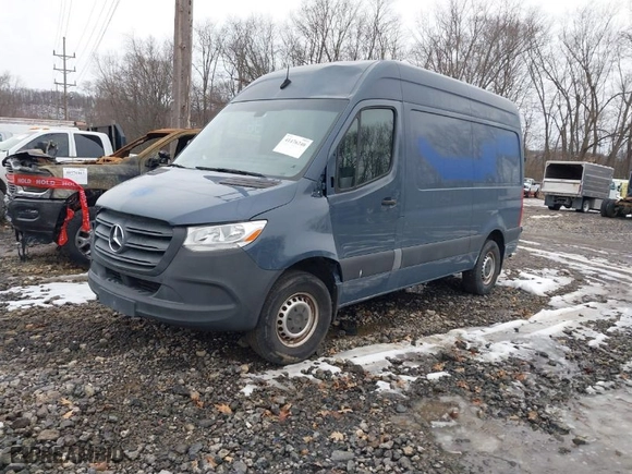 2019 Mercedes-Benz Sprinter Cargo Van with VIN WD4PF0CD8KP033159, listed as a IAAI auction lot 41476240 with 75,521 mi miles. Bid and sale history available at carsss.com. Image 2.