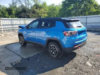 2025 Jeep Compass Trailhawk with VIN 3C4NJDDNXST556886, listed as a Copart auction lot 63569125 with 1,528 mi miles and Clean title. Bid and sale history available at DreamBid. Image 2.