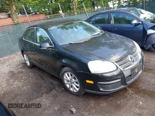 2010 Volkswagen Jetta Limited Edition с VIN 3VWRX7AJ0AM032753, выставлен на аукционе IAAI как лот 42520354 с пробегом 67 907 миль миль и . История ставок и продаж доступна на DreamBid. Изображение 1.