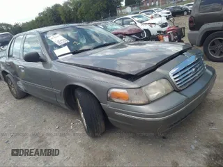 2003 Ford Crown Victoria LX z VIN 2FAFP74W73X191537, wystawiony jako IAAI lot #41711046 z przebiegiem 195 527 mil mil oraz . Historia ofert i sprzedaży dostępna na DreamBid. Obrazek 2.