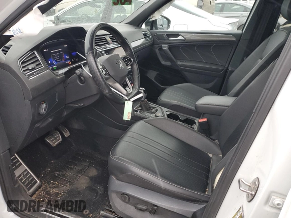 2022 Volkswagen Tiguan SE R-Line Black z VIN 3VV8B7AX4NM095511, wystawiony jako Copart lot #45333955 z przebiegiem 13 679 mil mil oraz Szkoda całkowita • Salvage title. Historia ofert i sprzedaży dostępna na DreamBid. Obrazek 7.