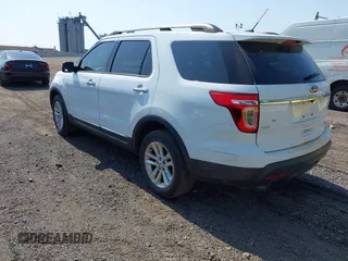 2013 Ford Explorer XLT z VIN 1FM5K7D8XDGB55639, wystawiony jako IAAI lot #42411258 z przebiegiem 321 720 mil mil oraz . Historia ofert i sprzedaży dostępna na DreamBid. Obrazek 3.