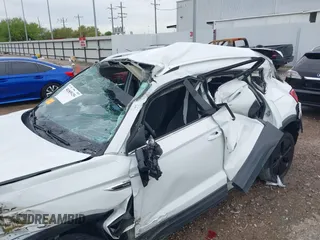 2022 Volkswagen Taos SE z VIN 3VVRX7B2XNM040425, wystawiony jako IAAI lot #41859254 z przebiegiem 64 839 mil mil oraz . Historia ofert i sprzedaży dostępna na DreamBid. Obrazek 6.
