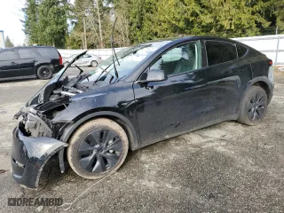 2024 Tesla Model Y Long Range with VIN 7SAYGDEEXRF119119, listed as a Copart auction lot 47048215 with 31,729 mi miles and Salvage Title. Bid and sale history available at carsss.com. Image 1.