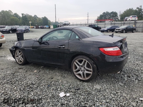 2015 Mercedes-Benz SLK-Class SLK 250 with VIN WDDPK4HA6FF098069, listed as a Copart auction lot 71551084 with 92,569 mi miles and Salvage Title. Bid and sale history available at carsss.com. Image 2.