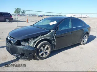 2014 Chevrolet Cruze 1LT z VIN 1G1PC5SB0E7324204, wystawiony jako IAAI lot #42194259 z przebiegiem 162 040 mil mil oraz . Historia ofert i sprzedaży dostępna na DreamBid. Obrazek 2.