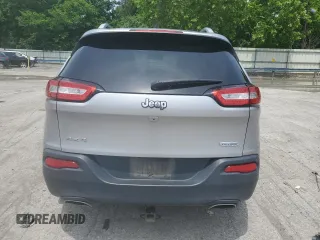 2017 Jeep Cherokee Latitude z VIN 1C4PJMCS0HD224115, wystawiony jako Copart lot #61713985 z przebiegiem 83 421 mil mil oraz Szkoda całkowita • Salvage title. Historia ofert i sprzedaży dostępna na DreamBid. Obrazek 6.
