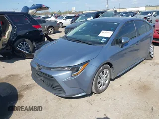 2023 Toyota Corolla LE z VIN 5YFB4MDE9PP004980, wystawiony jako IAAI lot #41788099 z przebiegiem 21 650 mil mil oraz . Historia ofert i sprzedaży dostępna na DreamBid. Obrazek 2.