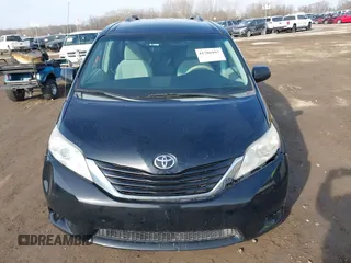2011 Toyota Sienna LE AAS with VIN 5TDKK3DC4BS141226, listed as a IAAI auction lot 41786997 with 206,100 mi miles. Bid and sale history available at carsss.com. Image 12.