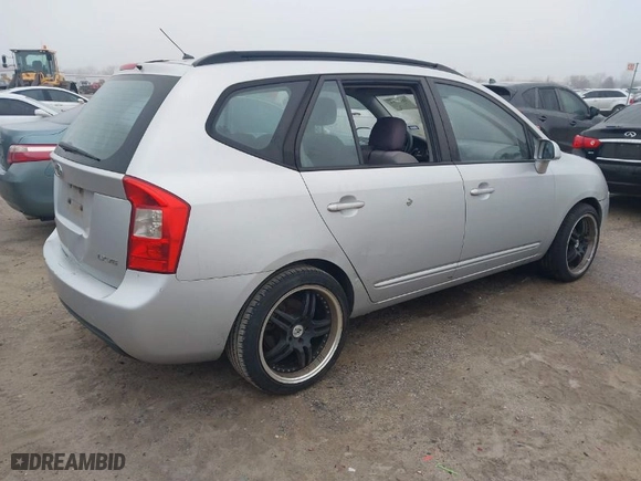 2008 Kia Rondo EX with VIN KNAFG526487135597, listed as a IAAI auction lot 41497631 with 202,426 mi miles. Bid and sale history available at carsss.com. Image 4.