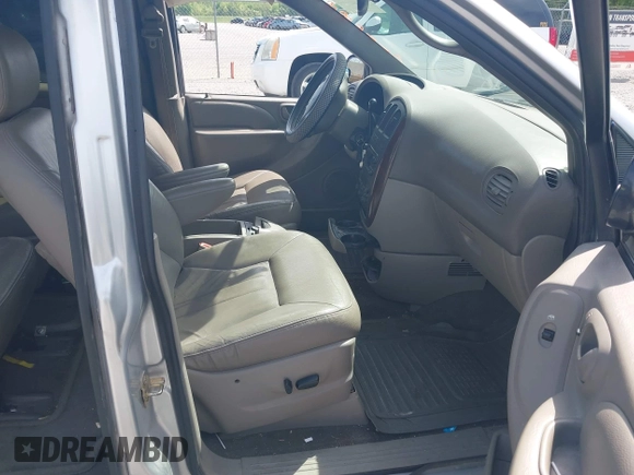 2003 Chrysler Town & Country LXi with VIN 2C4GP54L03R228442, listed as a IAAI auction lot 41886110 with 169,736 mi miles. Bid and sale history available at carsss.com. Image 5.