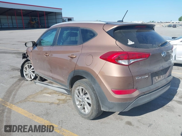 2017 Hyundai Tucson SE z VIN KM8J33A47HU485803, wystawiony jako IAAI lot #42269337 z przebiegiem 96 541 mil mil oraz . Historia ofert i sprzedaży dostępna na DreamBid. Obrazek 3.