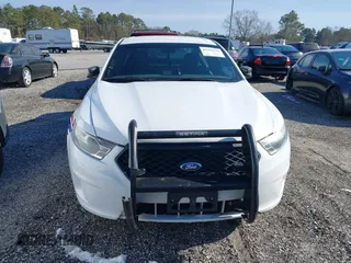 2015 Ford Police Interceptor с VIN 1FAHP2MK8FG121127, выставлен на аукционе IAAI как лот 41351136 с пробегом 176 782 миль миль и . История ставок и продаж доступна на DreamBid. Изображение 13.
