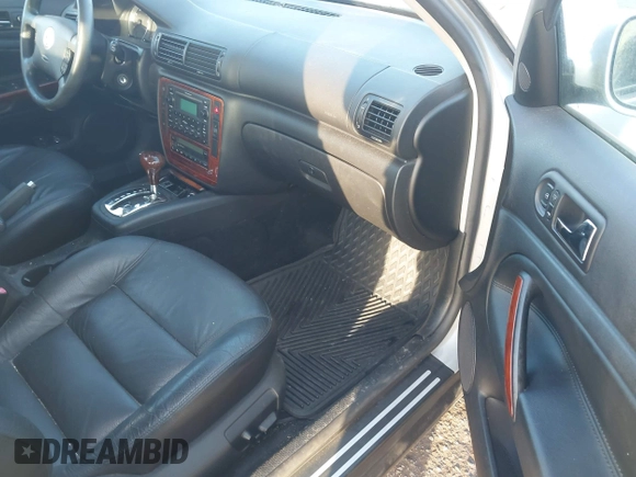 2004 Volkswagen Passat GLX with VIN WVWRH63B34P057015, listed as a IAAI auction lot 41659722 with 114,225 mi miles and . Bid and sale history available at DreamBid. Image 5.