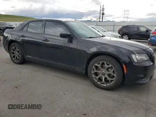 2016 Chrysler 300 S z VIN 2C3CCAGGXGH304802, wystawiony jako Copart lot #55856775 z przebiegiem 118 844 mil mil oraz Szkoda całkowita • Salvage title. Historia ofert i sprzedaży dostępna na DreamBid. Obrazek 4.