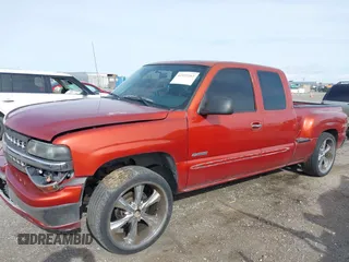 2001 Chevrolet Silverado 1500 LS with VIN 2GCEC19T111377779, listed as a IAAI auction lot 41922163 with 197,971 mi miles. Bid and sale history available at carsss.com. Image 2.
