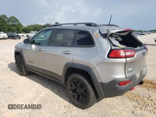 2016 Jeep Cherokee Trailhawk z VIN 1C4PJMBSXGW121272, wystawiony jako Copart lot #61769505 z przebiegiem 119 353 mil mil oraz Szkoda całkowita • Salvage title. Historia ofert i sprzedaży dostępna na DreamBid. Obrazek 2.