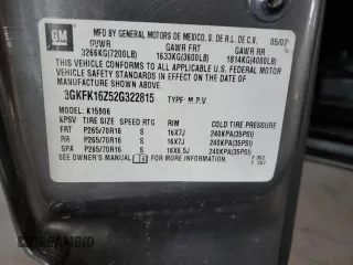 2002 GMC Yukon XL SLT z VIN 3GKFK16Z52G322815, wystawiony jako Copart lot #50641765 z przebiegiem Nie podano mil oraz Szkody całkowita. Historia ofert i sprzedaży dostępna na DreamBid. Obrazek 12.