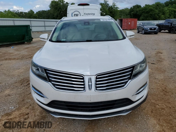 2015 Lincoln MKC z VIN 5LMCJ1A98FUJ18143, wystawiony jako Copart lot #56181915 z przebiegiem 105 933 mil mil oraz Szkody całkowita. Historia ofert i sprzedaży dostępna na DreamBid. Obrazek 5.