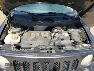 2014 Jeep Patriot Latitude z VIN 1C4NJRFB6ED817392, wystawiony jako Copart lot #52930055 z przebiegiem 126 813 mil mil oraz Szkoda całkowita • Salvage title. Historia ofert i sprzedaży dostępna na DreamBid. Obrazek 13.