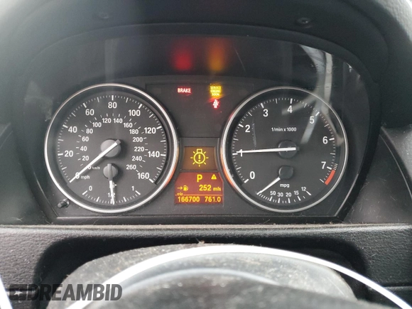 2013 BMW X1 xDrive28i with VIN WBAVL1C53DVR91761, listed as a Copart auction lot 49536705 with 166,700 mi miles and Clean Title. Bid and sale history available at carsss.com. Image 9.