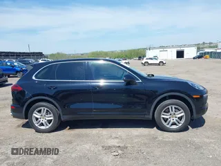 2016 Porsche Cayenne z VIN WP1AA2A26GLA09709, wystawiony jako IAAI lot #42146093 z przebiegiem 49 279 mil mil oraz . Historia ofert i sprzedaży dostępna na DreamBid. Obrazek 14.
