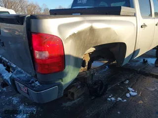 2007 Chevrolet Silverado 1500 LTZ with VIN 2GCEK13M071566615, listed as a IAAI auction lot 41268461 with 179,539 mi miles. Bid and sale history available at carsss.com. Image 6.