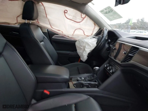 2018 Volkswagen Atlas 3.6L V6 SEL with VIN 1V2MR2CA2JC520870, listed as a IAAI auction lot 41362865 with 49,313 mi miles. Bid and sale history available at carsss.com. Image 5.