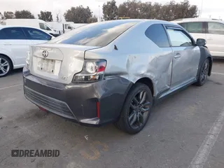2014 Scion tC z VIN JTKJF5C79E3073875, wystawiony jako IAAI lot #41536021 z przebiegiem 158 154 mil mil oraz . Historia ofert i sprzedaży dostępna na DreamBid. Obrazek 4.