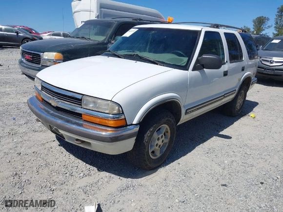 1999 Chevrolet Blazer LS with VIN 1GNDT13W8X2194684, listed as a IAAI auction lot 41845973 with 423,234 mi miles. Bid and sale history available at carsss.com. Image 2.